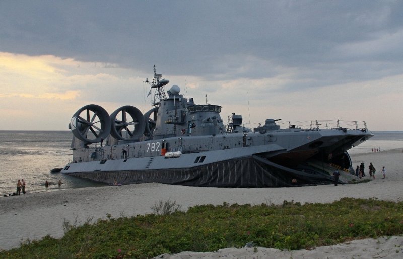 Десантный корабль на воздушной подушке Мордовия