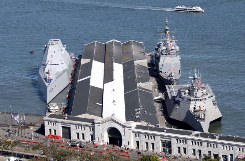 Американский эсминец Zumwalt