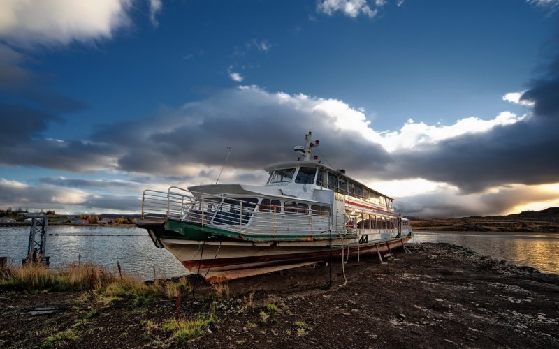 Теплоход на Волге