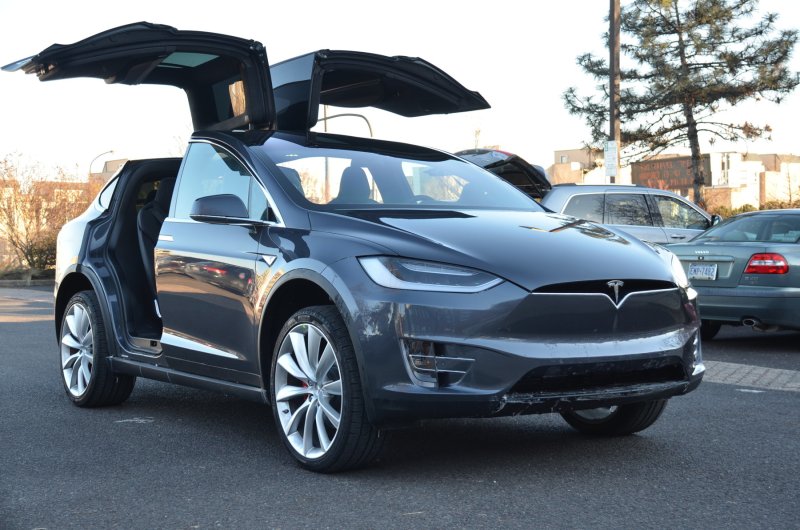 Тесла кроссовер model x