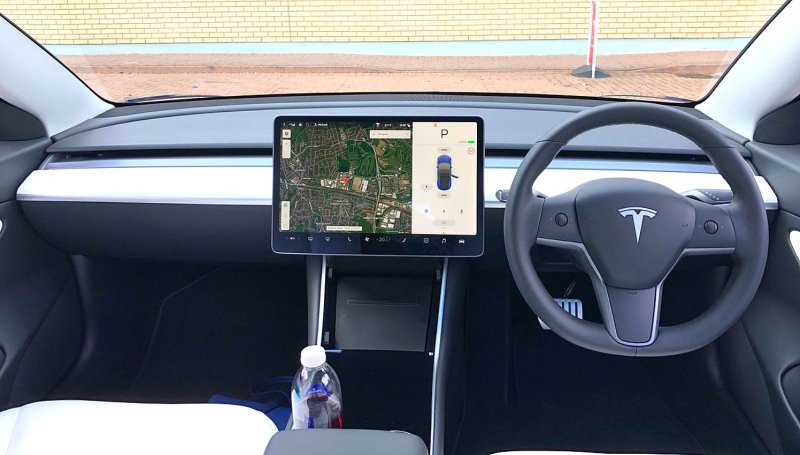 Tesla model 3 руль