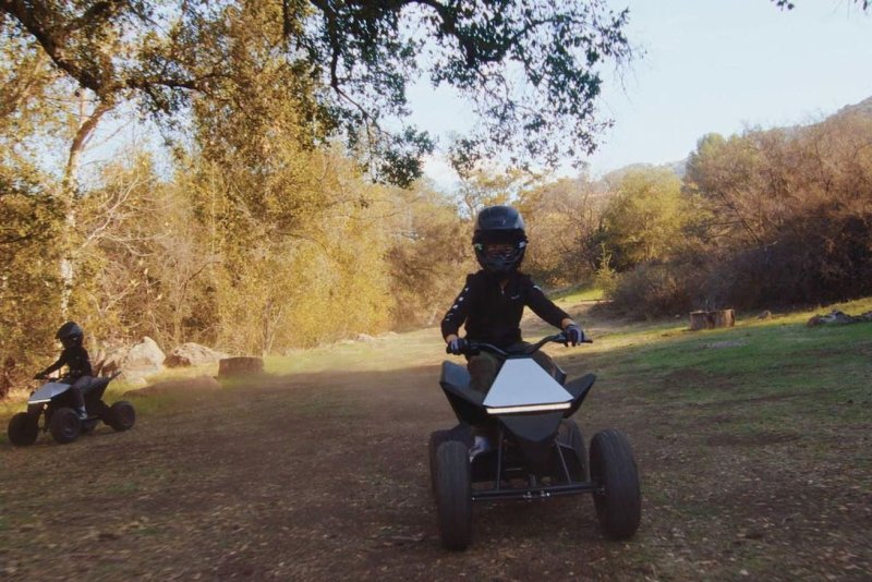 Tesla квадроцикл детский