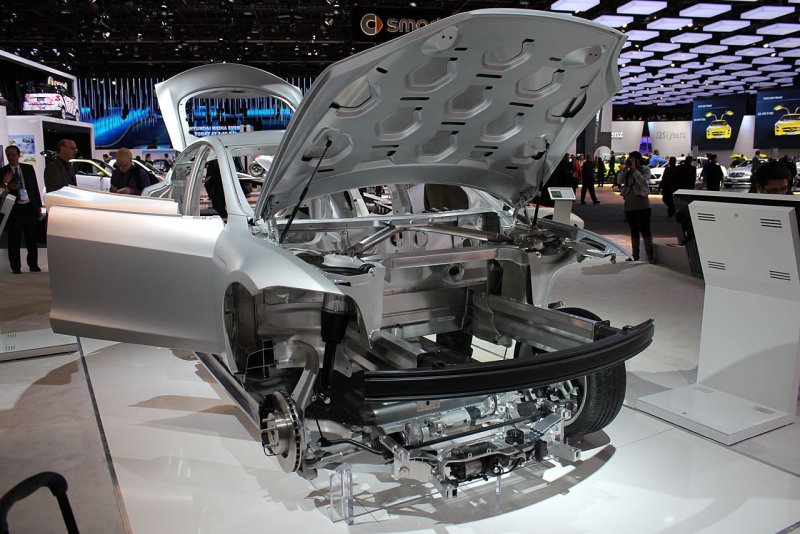 Автомобиль Tesla model s двигатель