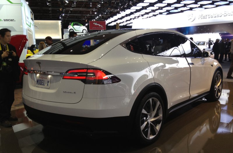 Tesla model x внедорожник