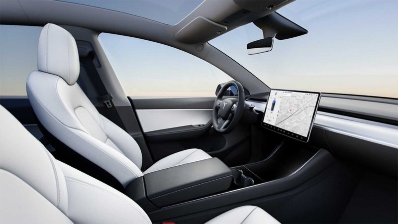 Автомобиль Tesla model 3 салон