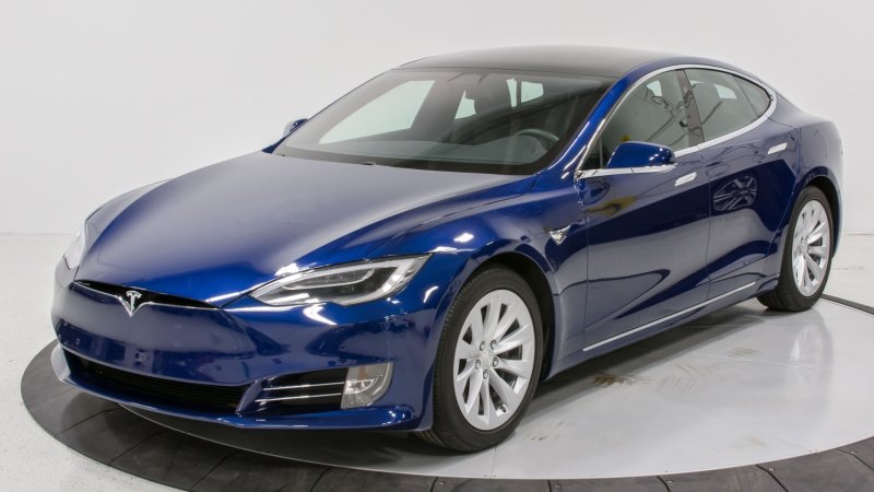Машина Tesla model s 2017