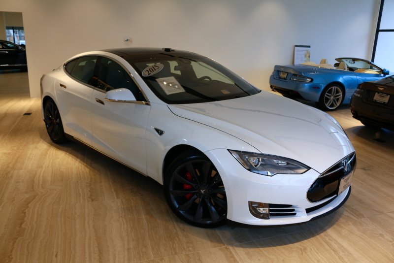 Автомобиль Tesla model s