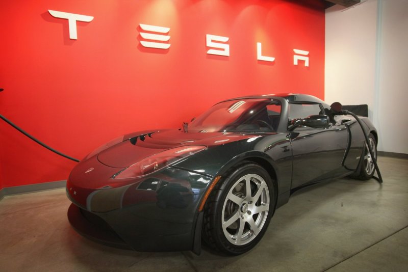 Электромобиль Илона маска Tesla Roadster