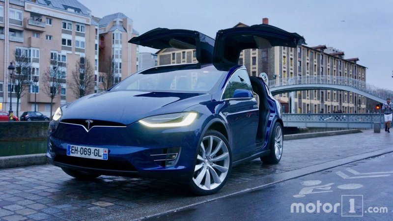 Tesla model x Blue