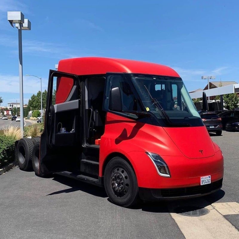 Тягач Tesla Semi Truck