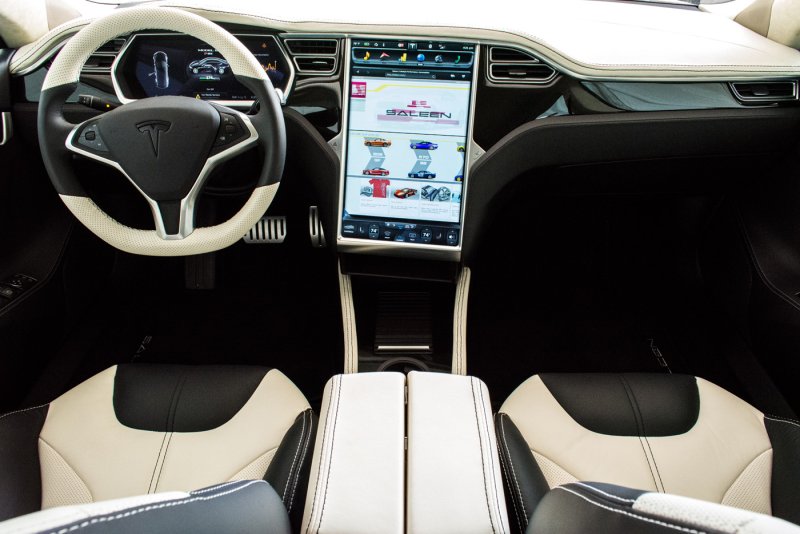 Машина Tesla model s 2014 салон