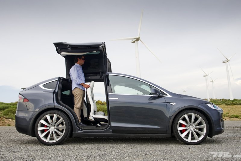 Tesla model x 1