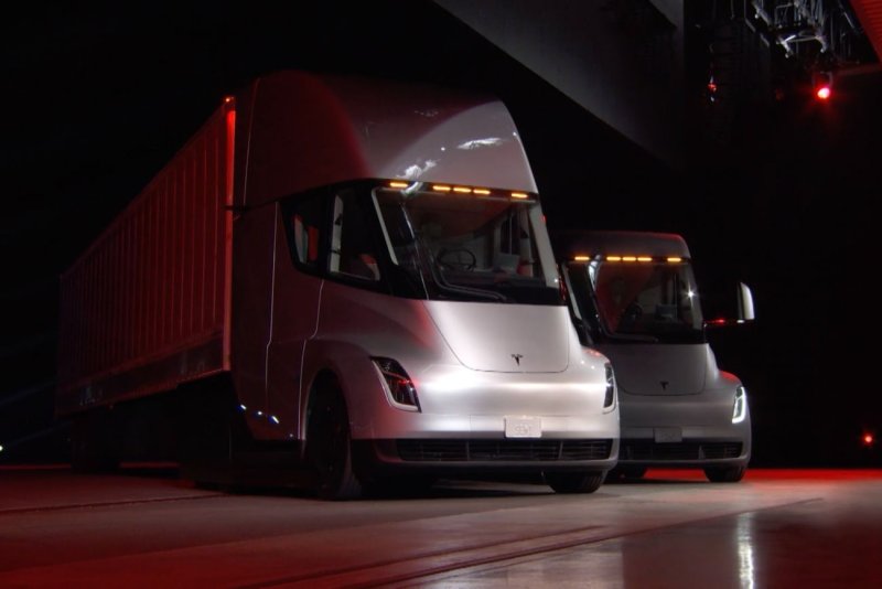 Электрический грузовик Tesla Semi