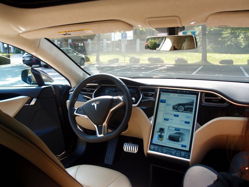 Tesla model x белый салон
