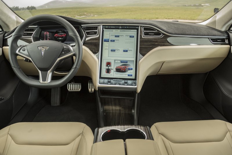 Tesla model s салон