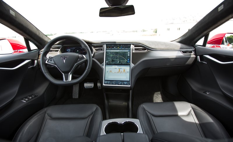 Tesla model x черный салон