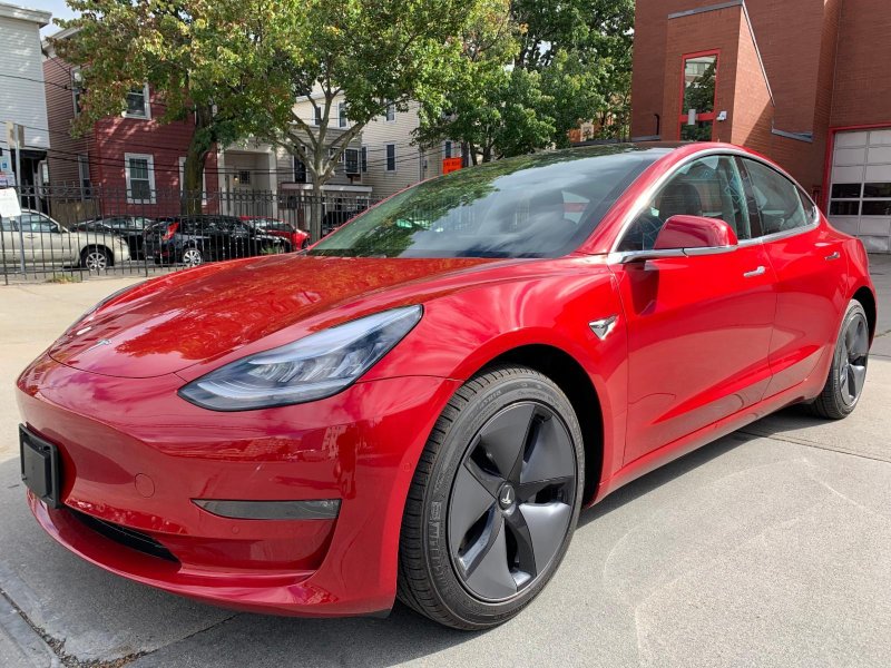 Электромобиль Тесла model 3