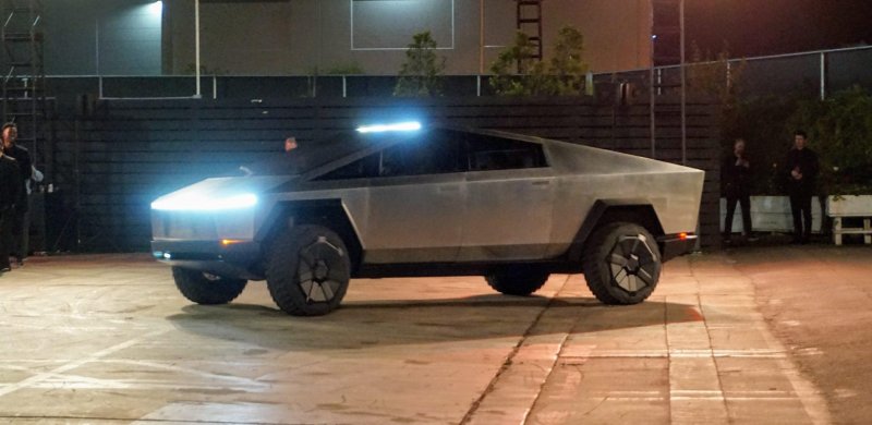 Tesla Cyber Truck 2077