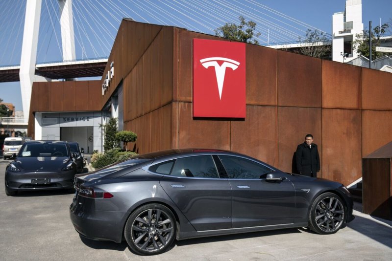 Tesla model s Plaid 2021 экстерьер