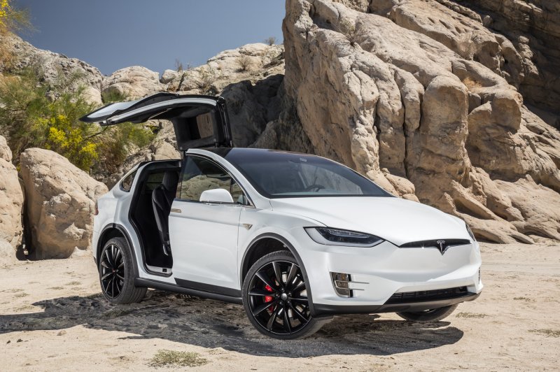 Тесла кроссовер model x