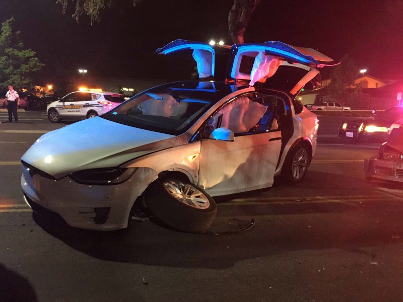 Tesla model x crash