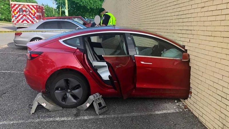 Tesla model x разбитые