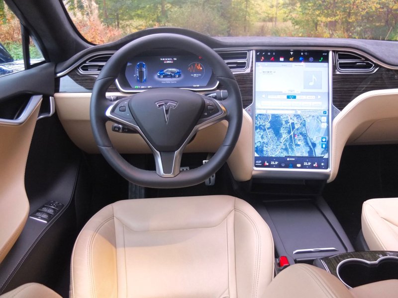 Tesla model s p90d салон