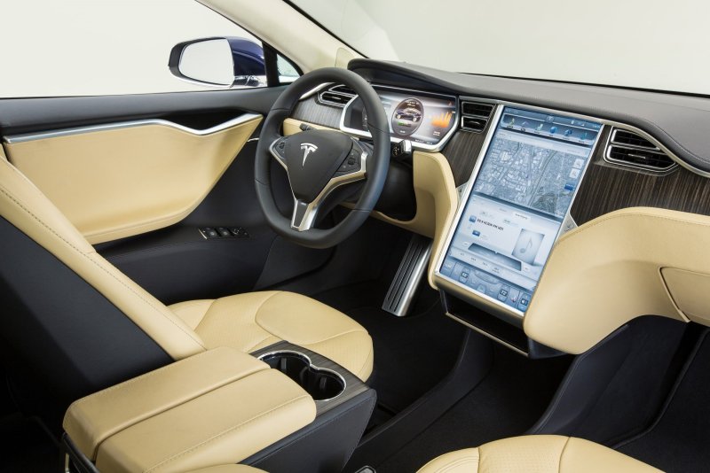 Машина Tesla model s салон