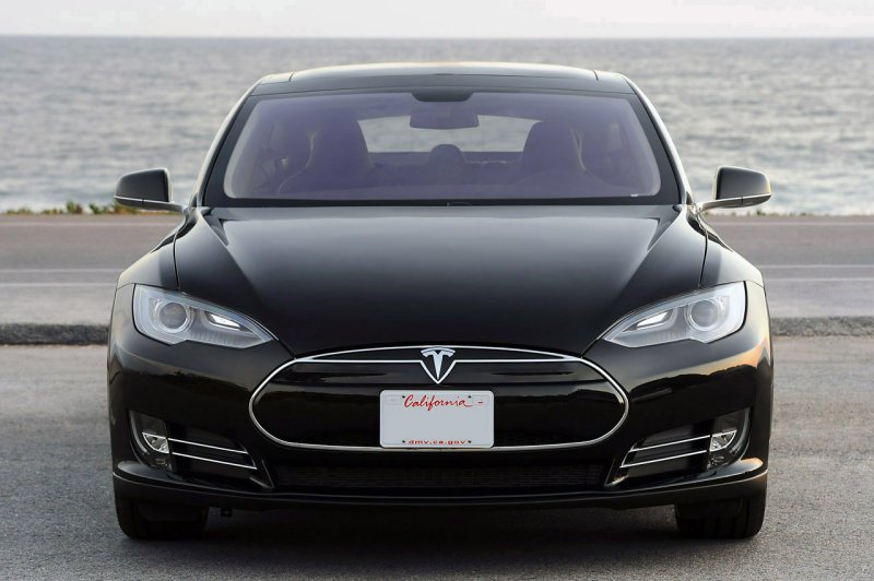 Tesla модель s 2012