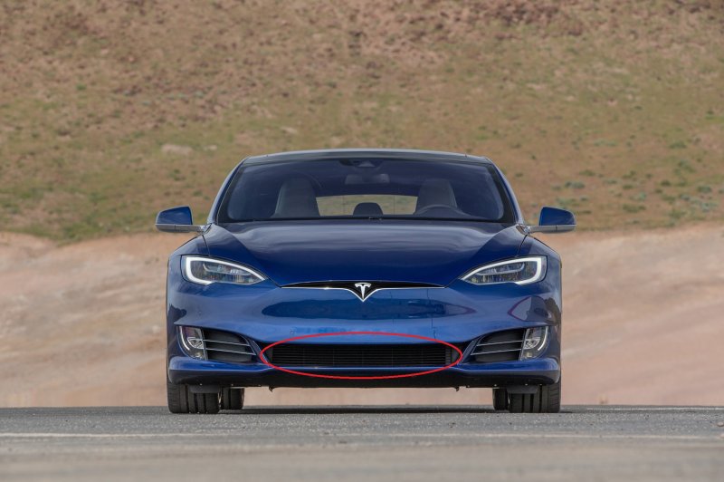 Tesla model 3 спереди