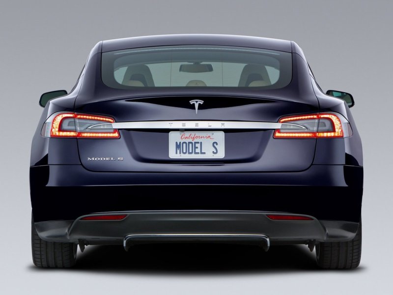 Tesla model s сзади