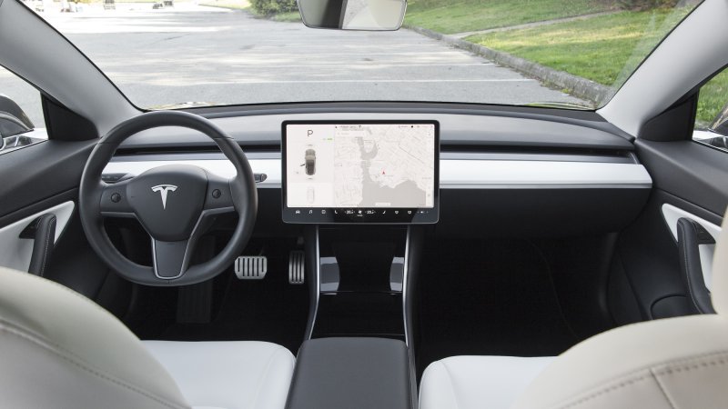 Tesla model 3 белый салон