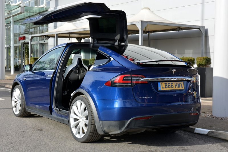 Tesla model x 75d (Standard):