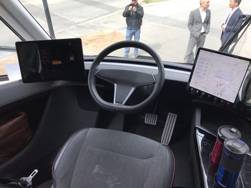 Tesla Semi кабина