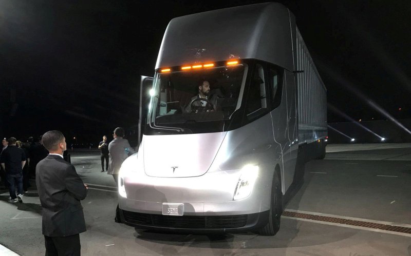 Илон Маск Тесла грузовик