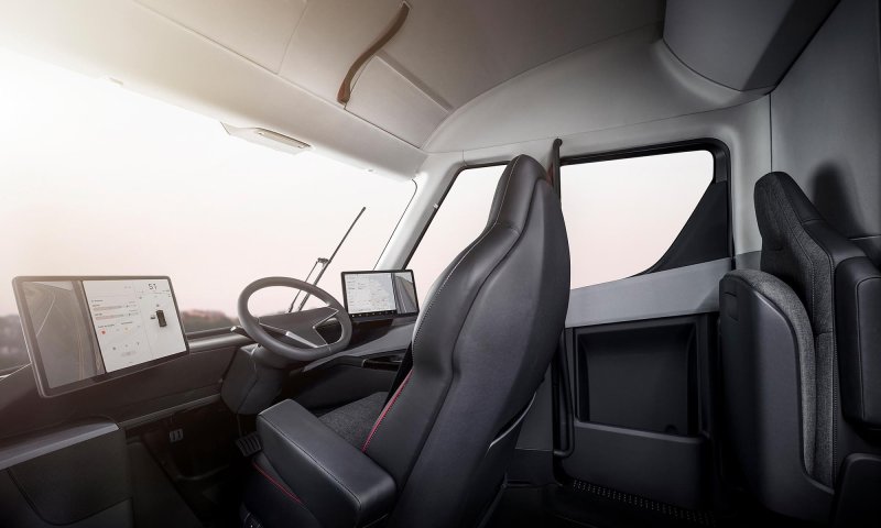 Tesla Semi кабина