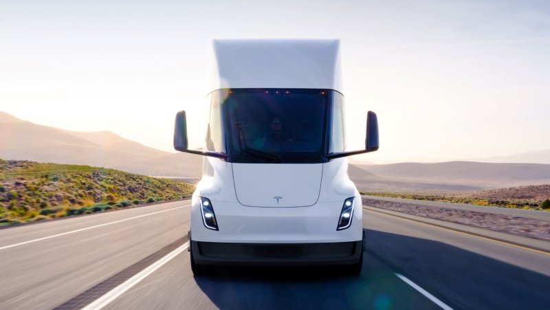 Кабина тягача Tesla Semi