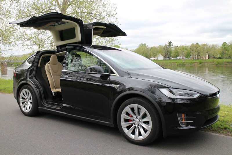 Электромобиль Tesla model x