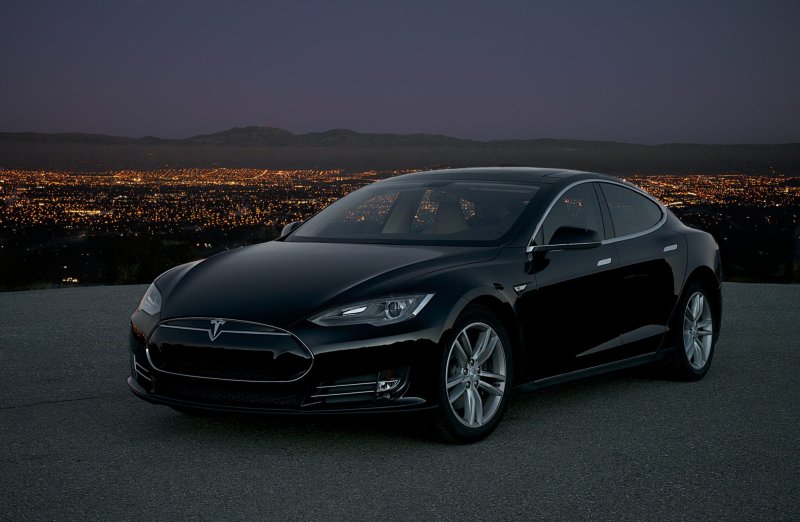 Машина Tesla model s