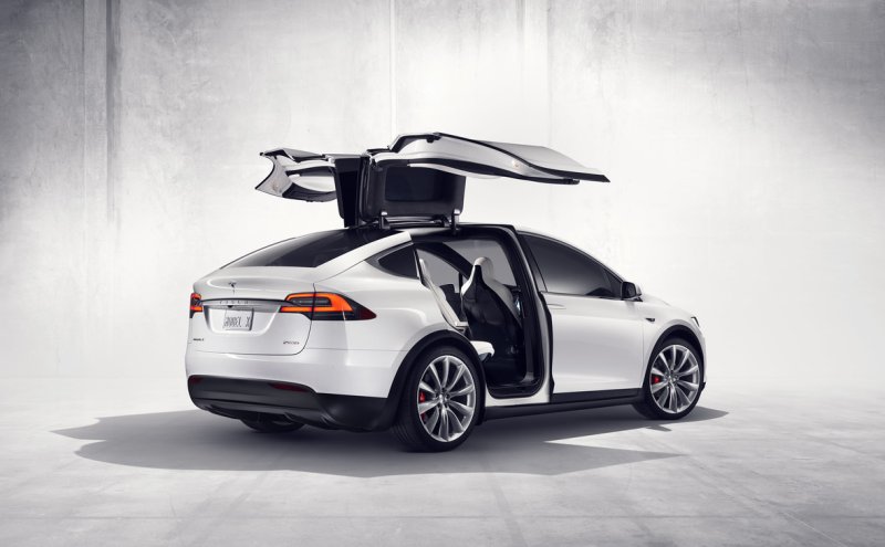 Автомобиль Tesla model x