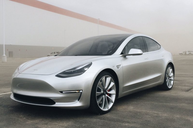 Седан Tesla model 3