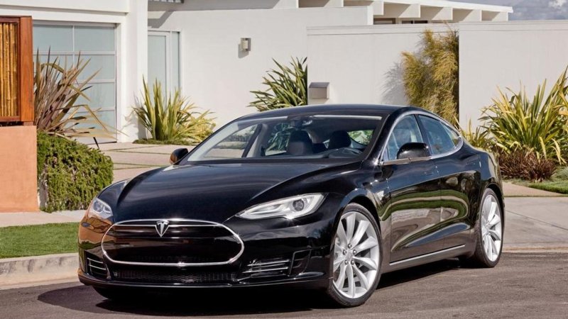 Tesla model седан