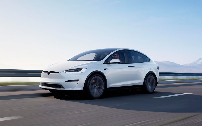 Tesla model x Plaid 2021