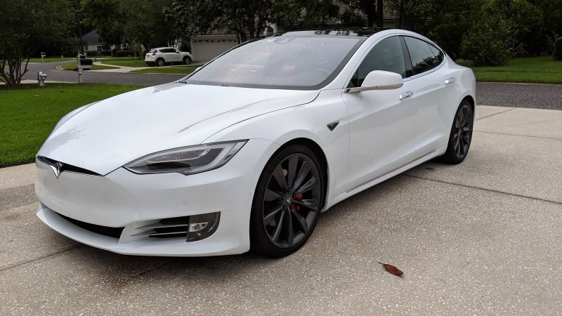 Tesla model s Plaid 2021 белый