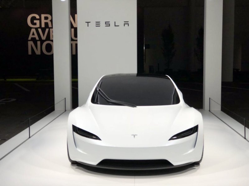 Tesla Roadster 2022