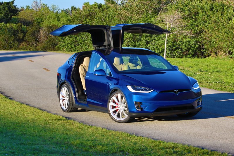 Электромобиль Tesla model x