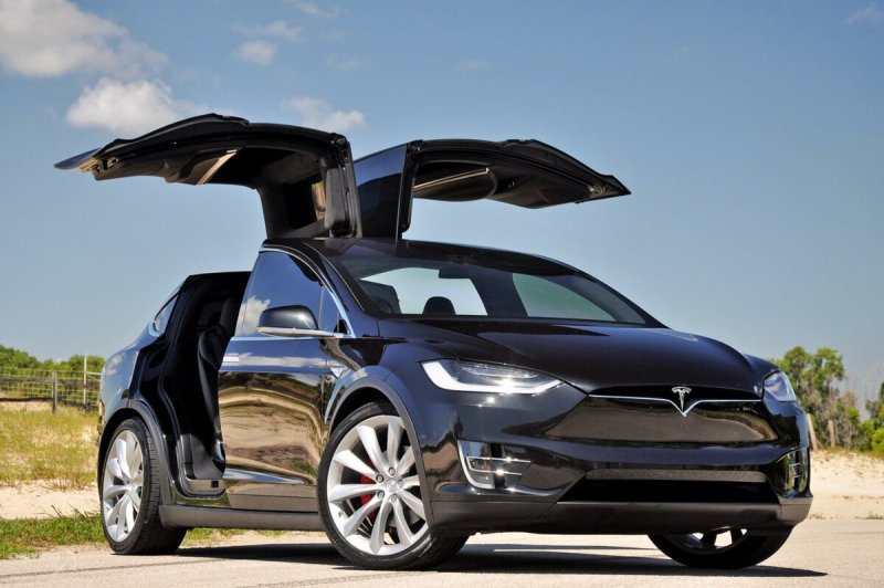 Тесла кроссовер model x