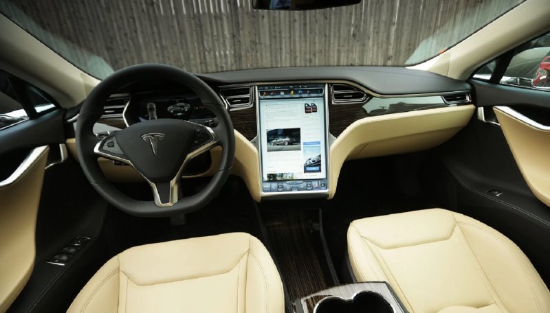 Машина Tesla model s салон
