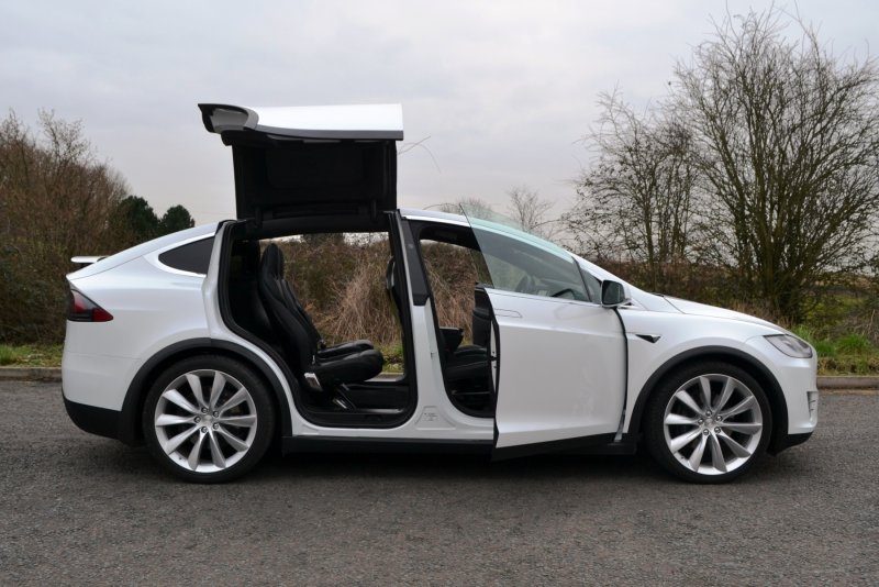 Машина Tesla model x 2020