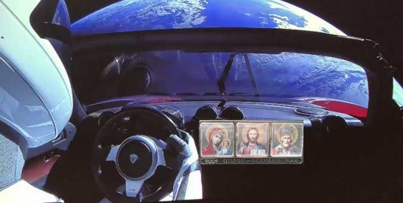 Машина Тесла Илона маска в космосе